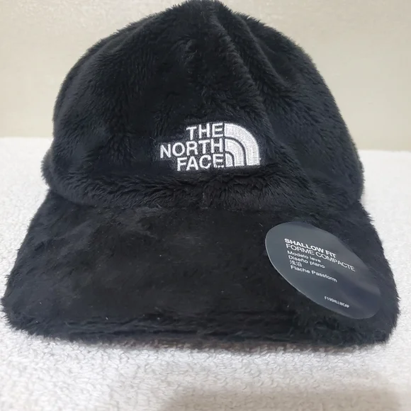 S O L D....The north face faux fur holiday osito cap - Picture 1 of 11